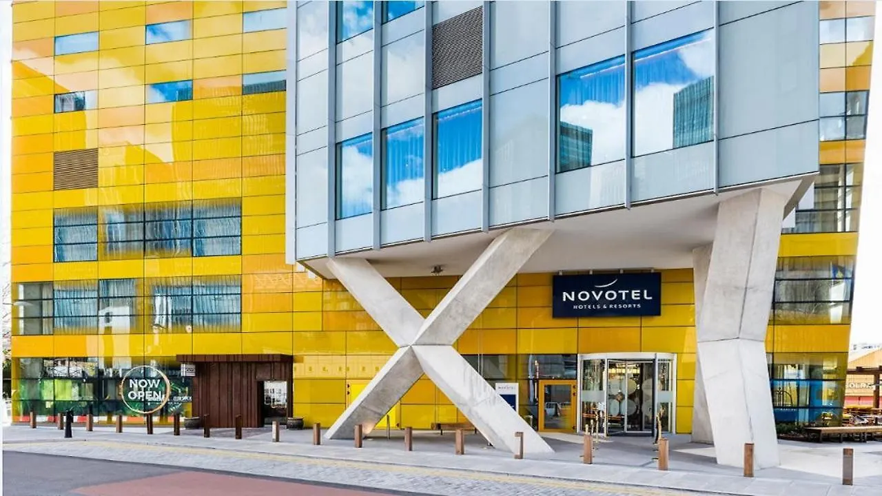 Novotel London Canary Wharf 4*,